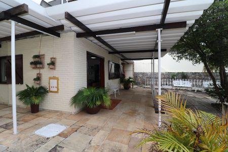 Casa à venda com 323m², 4 quartos e 3 vagasÁrea externa