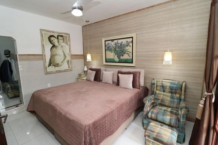 Casa à venda com 323m², 4 quartos e 3 vagasSuíte