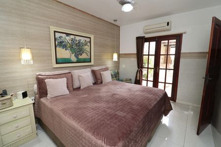 Casa à venda com 323m², 4 quartos e 3 vagasSuíte