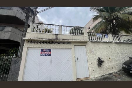Casa à venda com 323m², 4 quartos e 3 vagasFachada