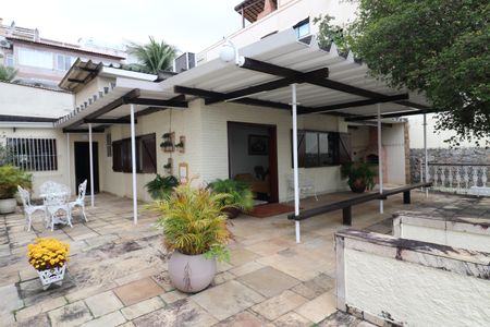 Casa à venda com 323m², 4 quartos e 3 vagasÁrea externa
