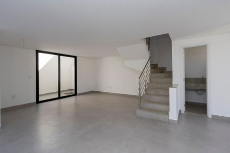 Casa à venda com 210m², 3 quartos e 3 vagas Casa à venda com 210m², 3 quartos e 3 vagasSala