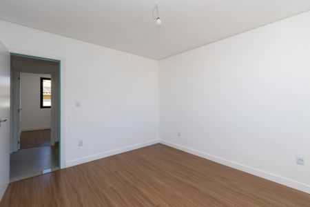 Quarto 2 - SemiSuíte de casa à venda com 3 quartos, 210m² em Planalto, Belo Horizonte