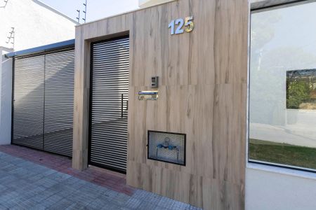 Casa à venda com 210m², 3 quartos e 3 vagas Casa à venda com 210m², 3 quartos e 3 vagasFachada