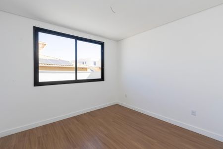 Casa à venda com 210m², 3 quartos e 3 vagas Casa à venda com 210m², 3 quartos e 3 vagasQuarto 3 - SemiSuíte