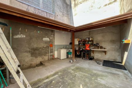 Casa à venda com 134m², 2 quartos e sem vagaQuintal