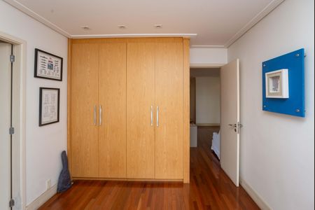 Apartamento à venda com 366m², 4 quartos e 5 vagasQuarto 1 Suíte