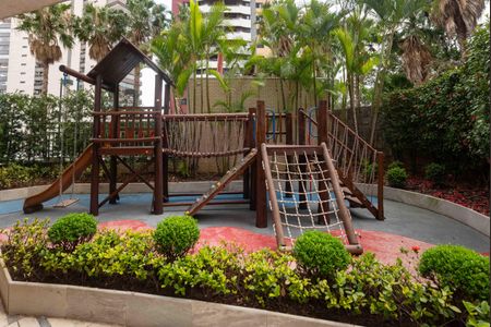 Apartamento à venda com 366m², 4 quartos e 5 vagasÁrea Comum - Playground