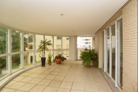 Apartamento à venda com 366m², 4 quartos e 5 vagasVaranda