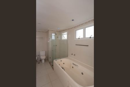 Apartamento à venda com 366m², 4 quartos e 5 vagasBanheiro do quarto 3 Suíte Master