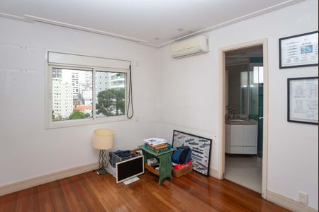 Apartamento à venda com 366m², 4 quartos e 5 vagasQuarto 1 Suíte