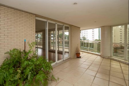 Apartamento à venda com 366m², 4 quartos e 5 vagasVaranda