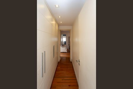 Apartamento à venda com 366m², 4 quartos e 5 vagasCorredor