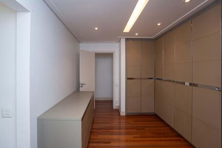 Apartamento à venda com 366m², 4 quartos e 5 vagasCloset Quarto 3 Suíte Master