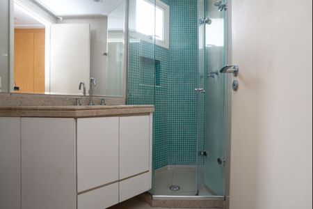 Apartamento à venda com 366m², 4 quartos e 5 vagasBanheiro do quarto 1 Suíte