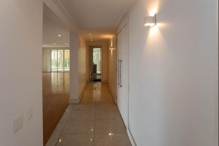 Apartamento à venda com 366m², 4 quartos e 5 vagasHall social