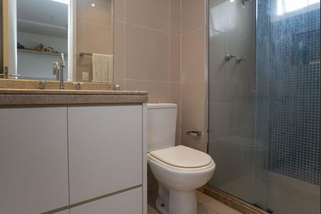 Apartamento à venda com 366m², 4 quartos e 5 vagasBanheiro do quarto 2 Suíte