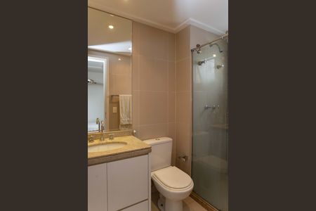 Apartamento à venda com 366m², 4 quartos e 5 vagasBanheiro do quarto 2 Suíte