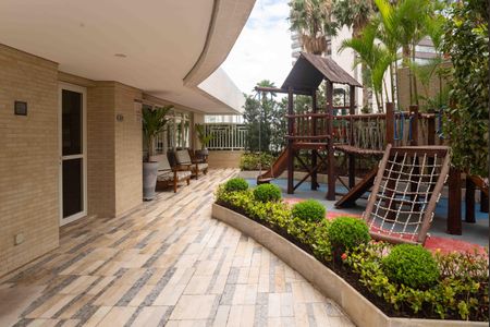 Apartamento à venda com 366m², 4 quartos e 5 vagasÁrea Comum - Playground