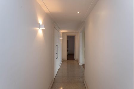 Apartamento à venda com 366m², 4 quartos e 5 vagasCorredor Quartos