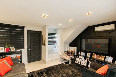 Casa de condomínio à venda com 100m², 3 quartos e 2 vagas Casa de condomínio à venda com 100m², 3 quartos e 2 vagasSala