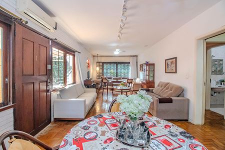 Casa para alugar com 190m², 3 quartos e 3 vagasSala