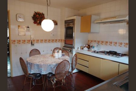 Casa para alugar com 240m², 4 quartos e 4 vagas