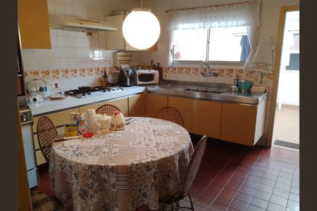 Casa para alugar com 240m², 4 quartos e 4 vagas