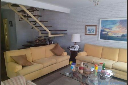 Casa para alugar com 240m², 4 quartos e 4 vagas