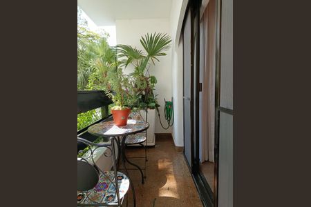 Varanda de apartamento à venda com 4 quartos, 224m² em Vila Madalena, São Paulo