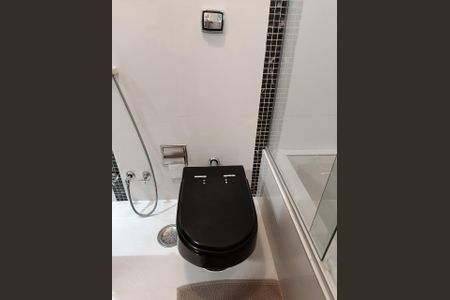 Apartamento à venda com 224m², 4 quartos e 3 vagasBanheiro da Suíte 1