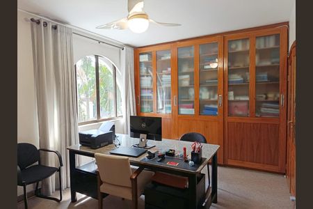 Apartamento à venda com 224m², 4 quartos e 3 vagasEscritório