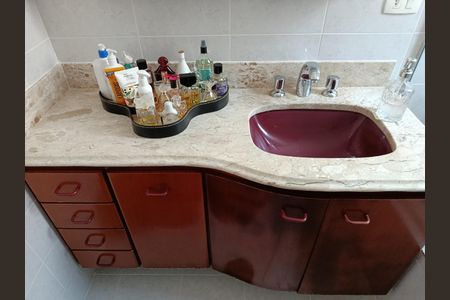 Apartamento à venda com 224m², 4 quartos e 3 vagasBanheiro da Suíte 4