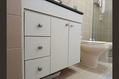 Apartamento à venda com 224m², 4 quartos e 3 vagasBanheiro da Suíte 2