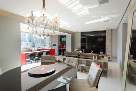 Apartamento à venda com 126m², 3 quartos e 3 vagas Apartamento à venda com 126m², 3 quartos e 3 vagasSala