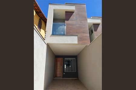 Casa à venda com 108m², 3 quartos e 2 vagas