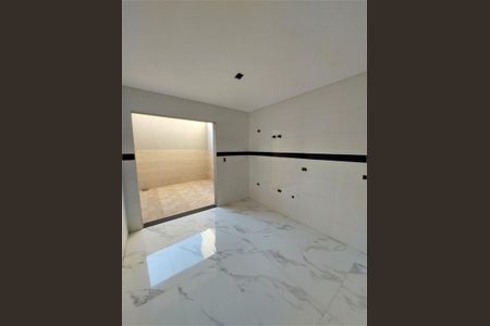 Casa à venda com 108m², 3 quartos e 2 vagas