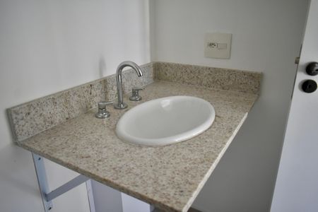 Apartamento à venda com 69m², 2 quartos e 1 vagaBanheiro Social