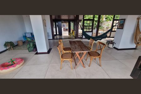 Casa à venda com 300m², 4 quartos e 2 vagasÁrea Externa