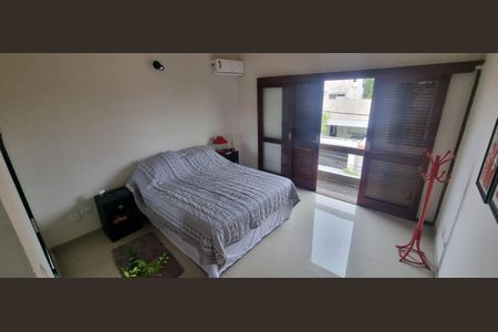 Casa à venda com 300m², 4 quartos e 2 vagasSuíte
