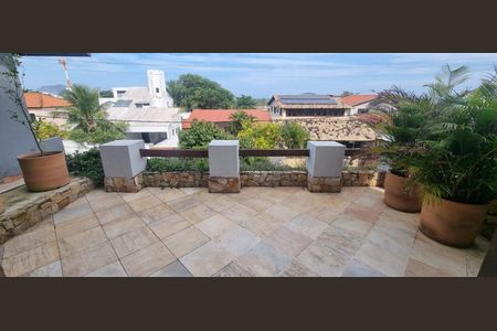 Casa à venda com 300m², 4 quartos e 2 vagasVista