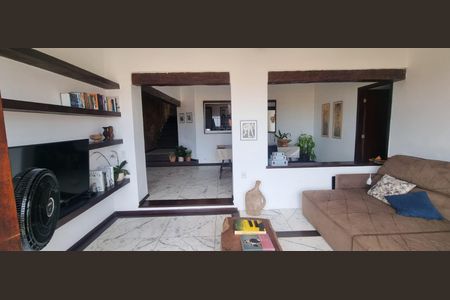 Casa à venda com 300m², 4 quartos e 2 vagasSala de TV