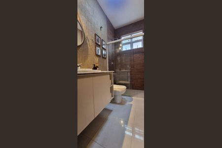 Casa à venda com 300m², 4 quartos e 2 vagasBanheiro