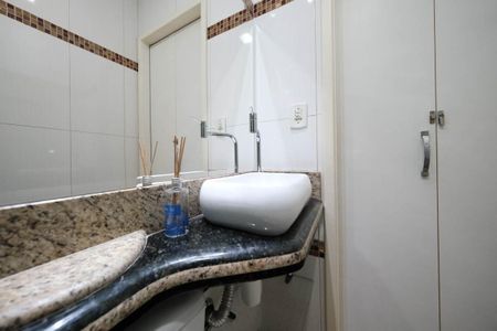 Casa à venda com 100m², 3 quartos e 2 vagasBanheiro