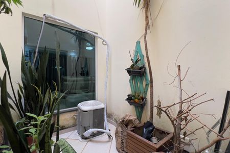 Casa à venda com 190m², 3 quartos e 3 vagas Casa à venda com 190m², 3 quartos e 3 vagasJardim de Inverno