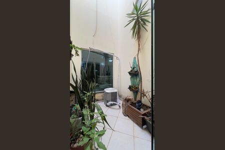 Casa à venda com 190m², 3 quartos e 3 vagas Casa à venda com 190m², 3 quartos e 3 vagasJardim de Inverno