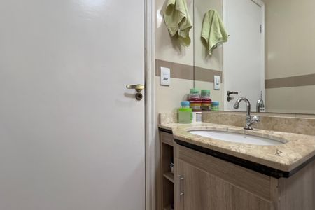 Casa à venda com 190m², 3 quartos e 3 vagas Casa à venda com 190m², 3 quartos e 3 vagasBanheiro Social