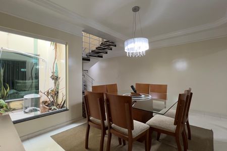 Casa à venda com 190m², 3 quartos e 3 vagas Casa à venda com 190m², 3 quartos e 3 vagasSala de Jantar