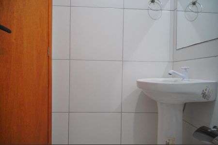 Banheiro de kitnet/studio para alugar com 1 quarto, 34m² em Feitoria, São Leopoldo