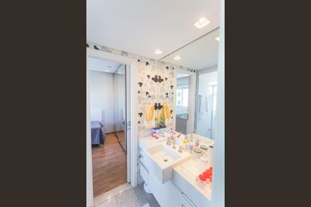 Apartamento à venda com 159m², 4 quartos e 3 vagasBanheiro da Suíte 3 e 4